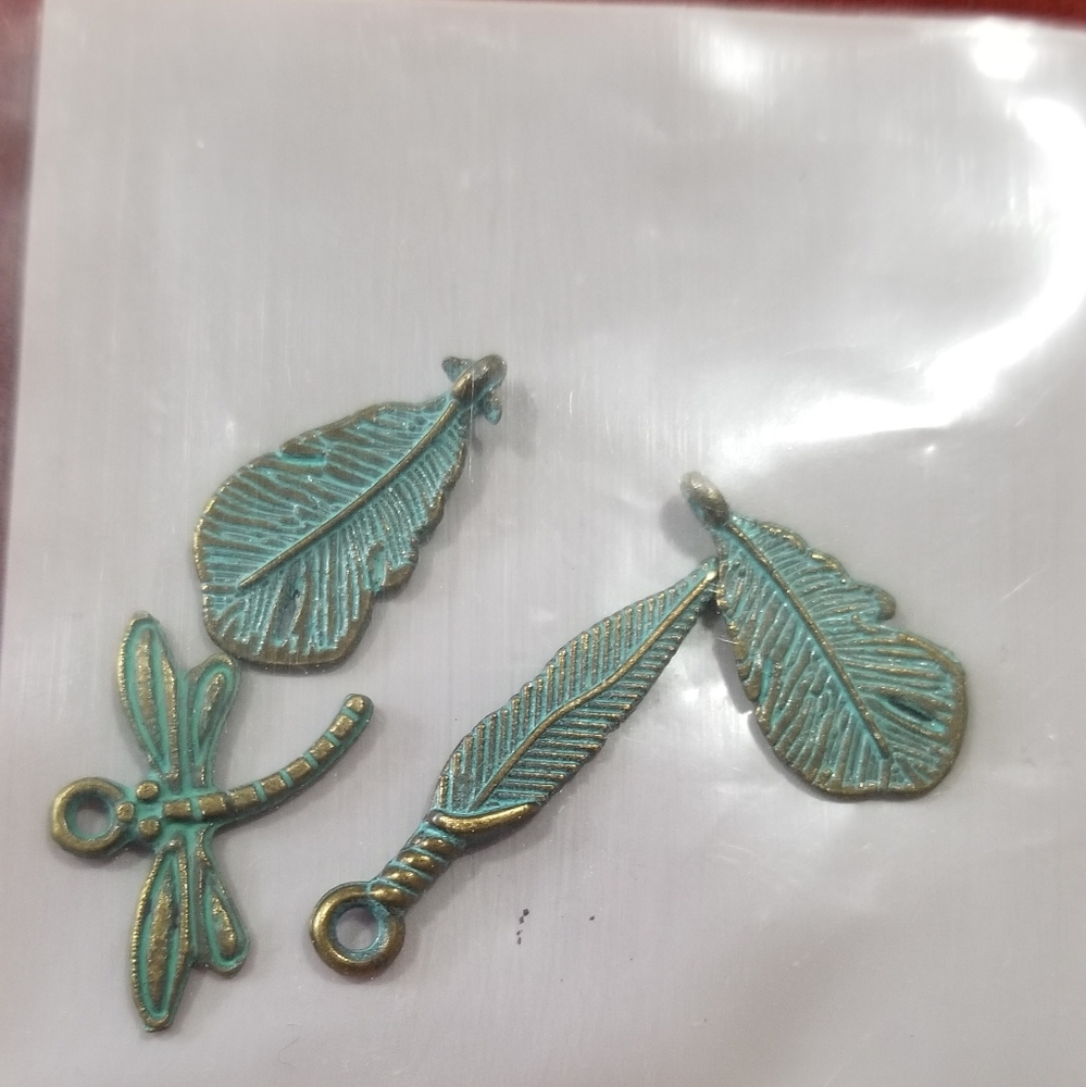 Dragonfly and feathers charm set
